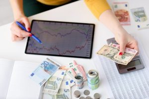 How Interest Rates Move Currency Markets